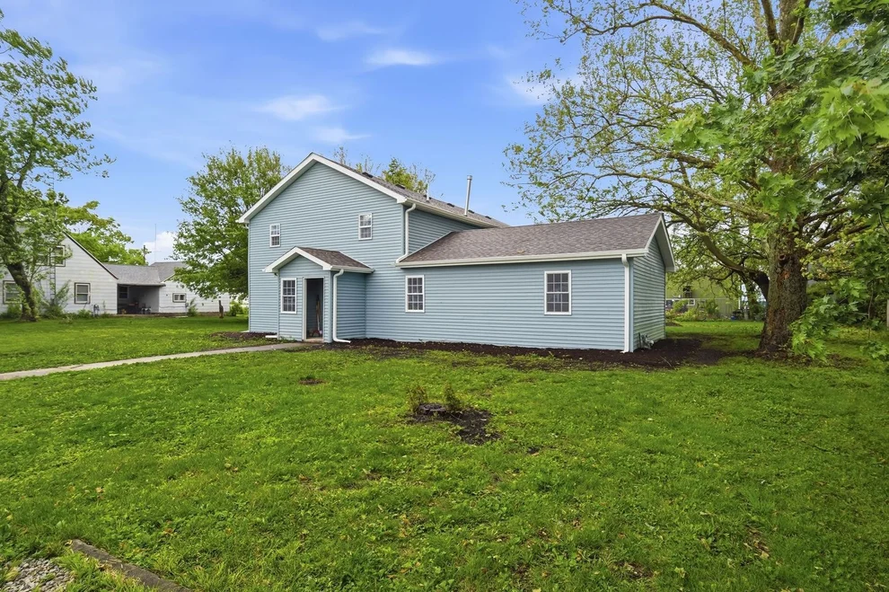 Unit for sale at 305 Parkway Court, Gridley, IL 61744