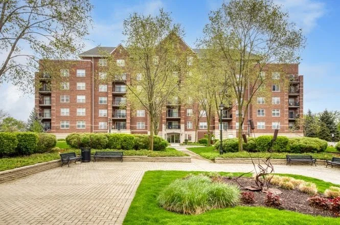 Unit for sale at 440 W Mahogany Court, Palatine, IL 60067