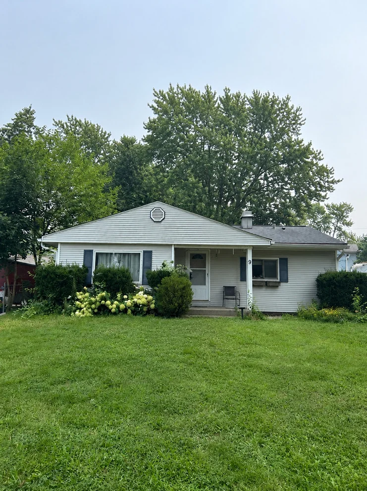 Unit for sale at 9 Hickory Drive, Carpentersville, IL 60110