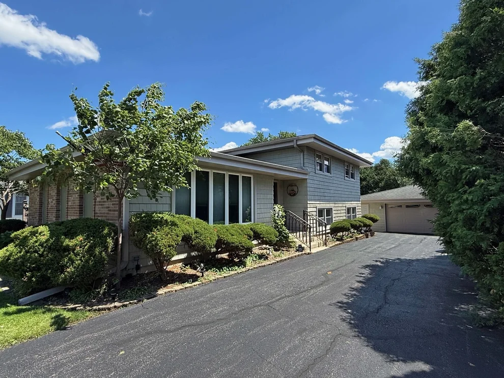 Unit for sale at 1406 Taft Avenue, Wheaton, IL 60189