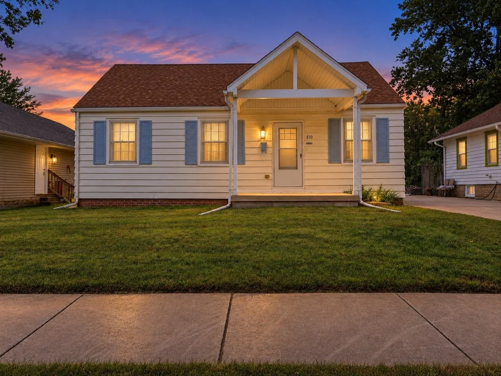 Unit for sale at 810 W Vine Street, Champaign, IL 61820