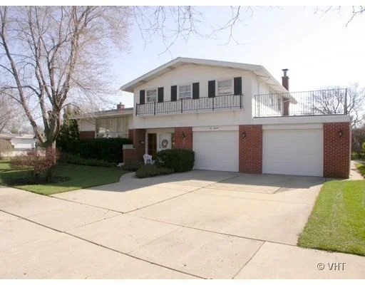 Unit for sale at 214 VALLEY VIEW Drive, WILMETTE, IL 60091