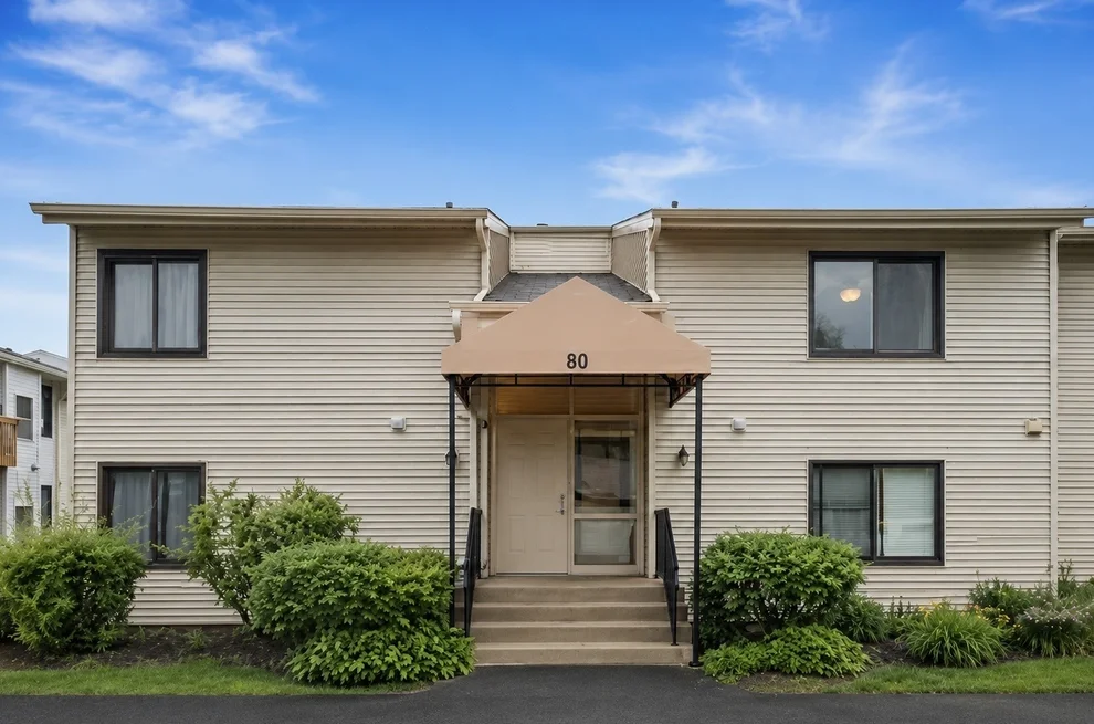 Unit for sale at 80 Commonwealth Court, Vernon Hills, IL 60061