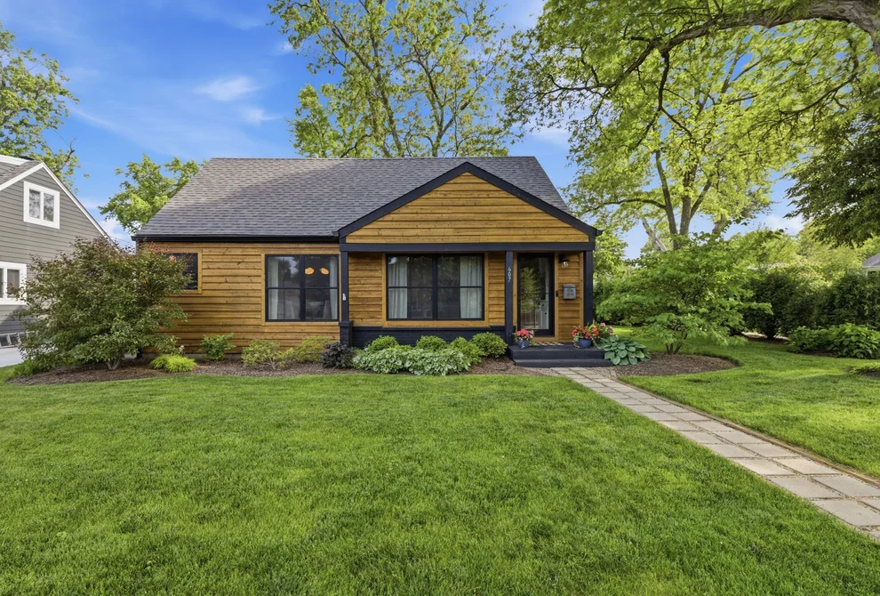 Unit for sale at 607 E Frederick Street, Arlington Heights, IL 60004