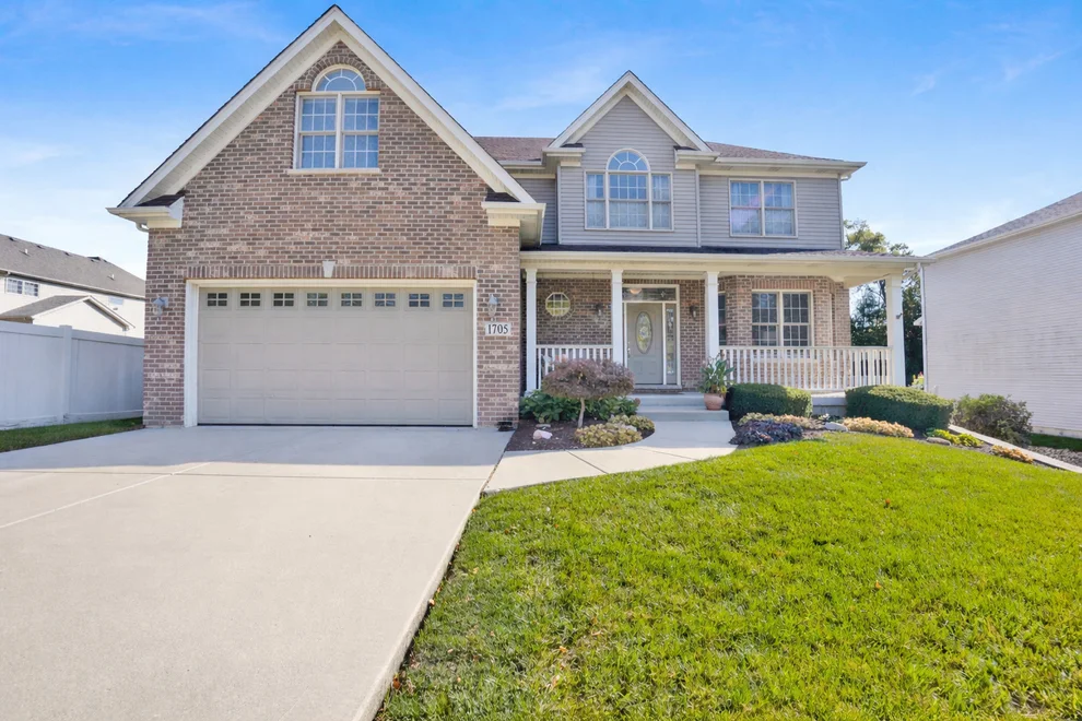 Unit for sale at 1705 S Stewart Avenue, Lombard, IL 60148
