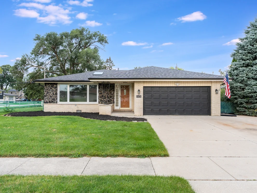Unit for sale at 10458 S 81st Avenue, Palos Hills, IL 60465