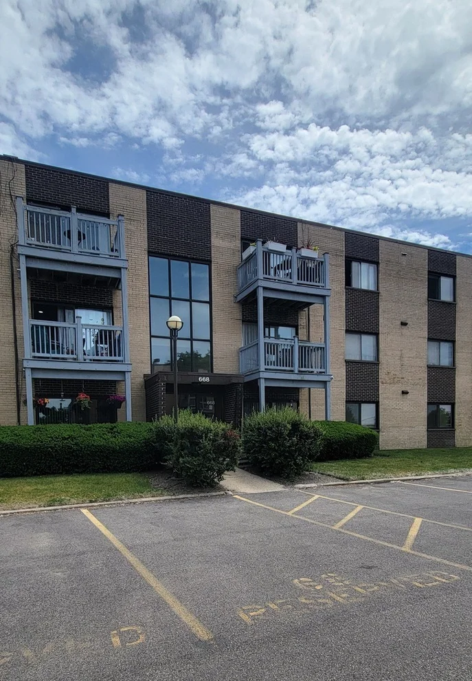 Unit for sale at 668 Pinecrest Drive, Prospect Heights, IL 60070
