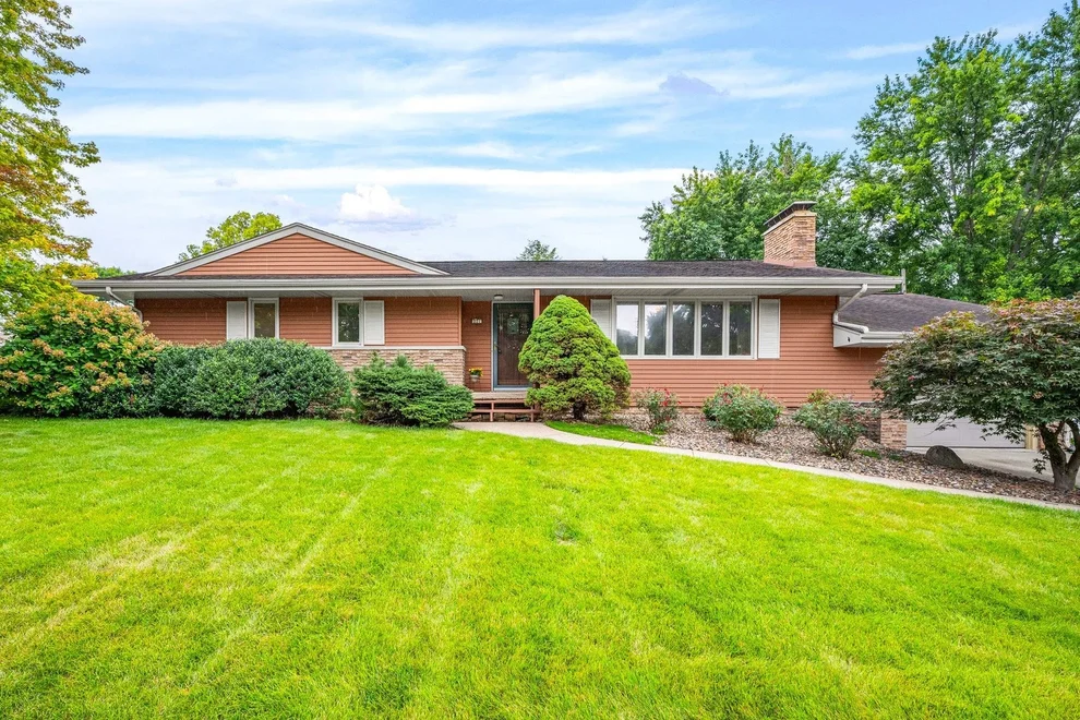 Unit for sale at 221 Hillside Lane, Bloomington, IL 61701