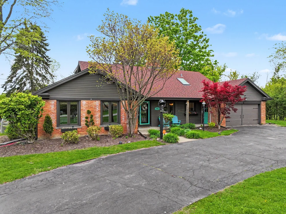 Unit for sale at 3300 Overland Pass, Northbrook, IL 60062