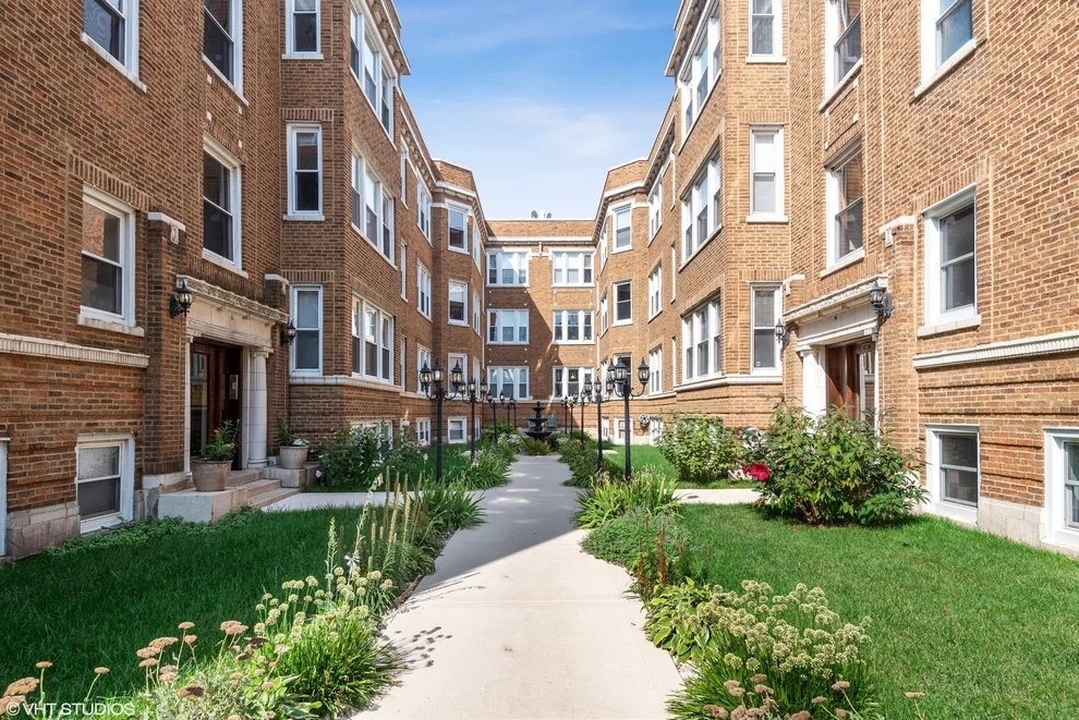 Unit for sale at 6906 N Lakewood Avenue, Chicago, IL 60626