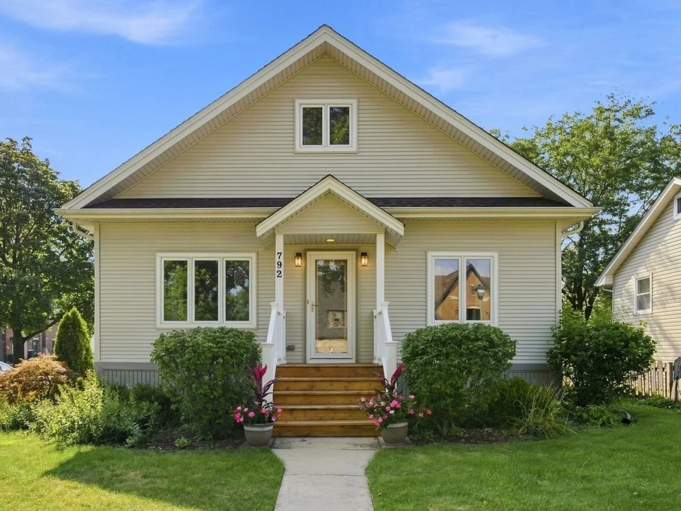 Unit for sale at 792 N Kenilworth Avenue, Elmhurst, IL 60126