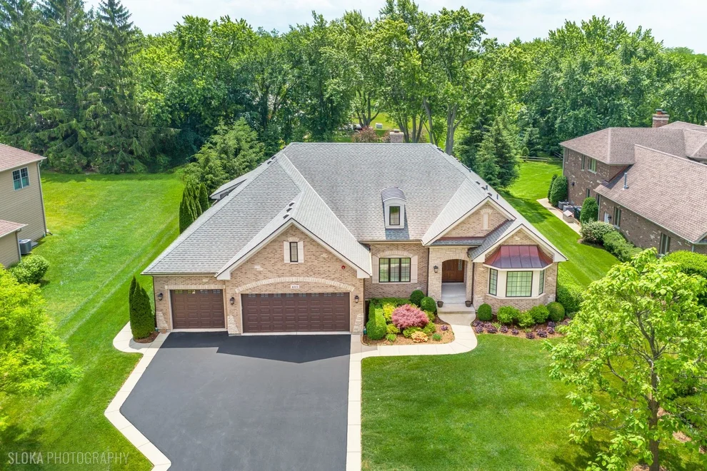 Unit for sale at 405 Fox Glove Lane, Barrington, IL 60010