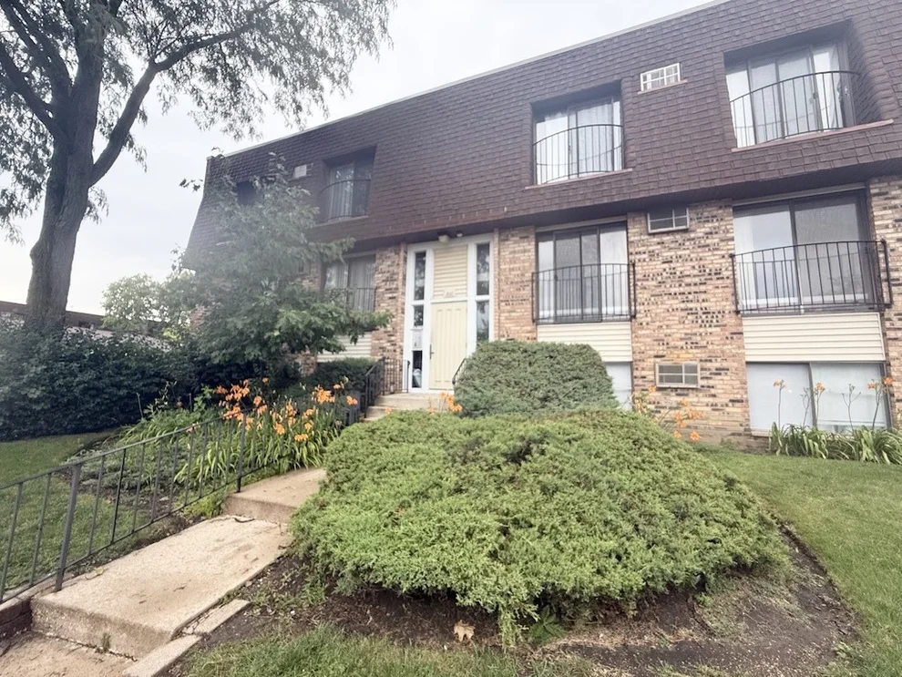 Unit for sale at 200 S Waters Edge Drive, Glendale Heights, IL 60139