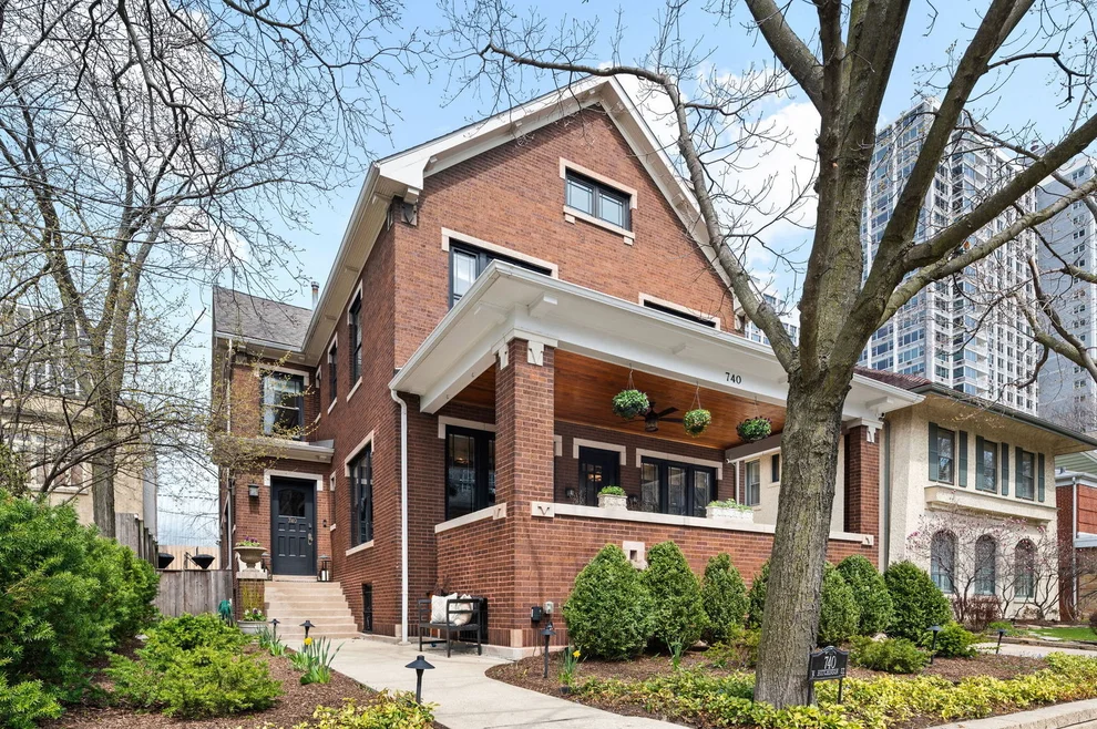 Unit for sale at 740 W Hutchinson Street, Chicago, IL 60613