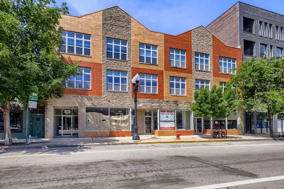 Unit for sale at 1962 W Lawrence Avenue, Chicago, IL 60640