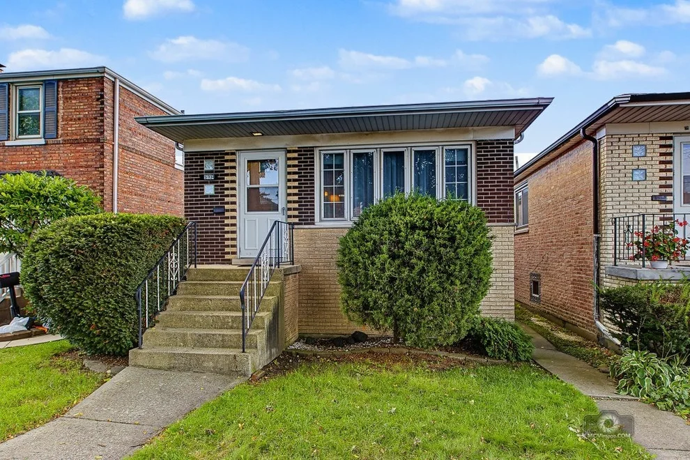 Unit for sale at 5104 S Menard Avenue, Chicago, IL 60638