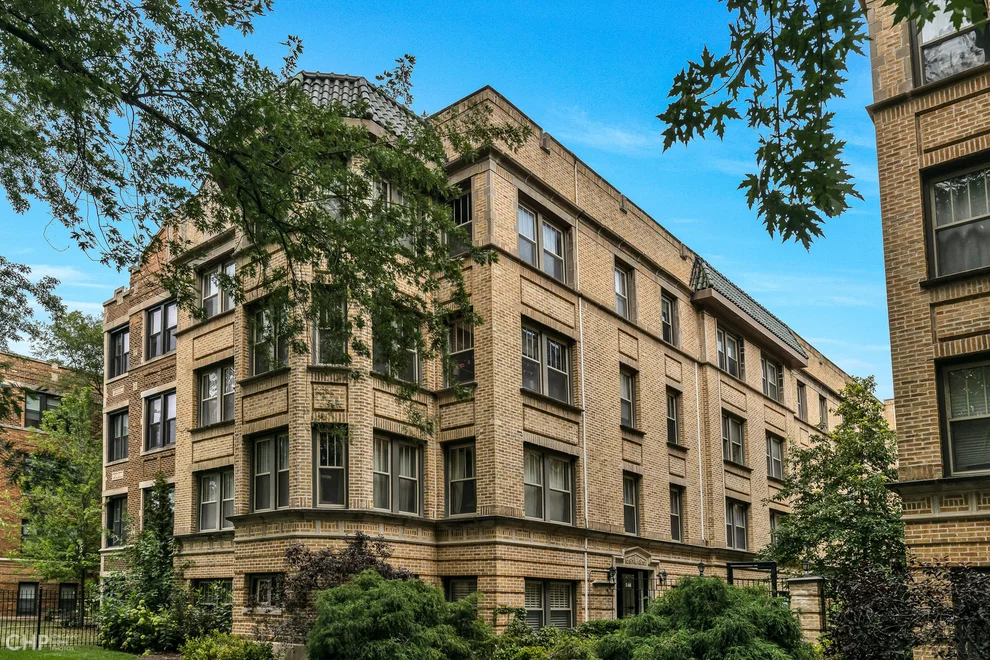 Unit for sale at 1362 W Greenleaf Avenue, Chicago, IL 60626