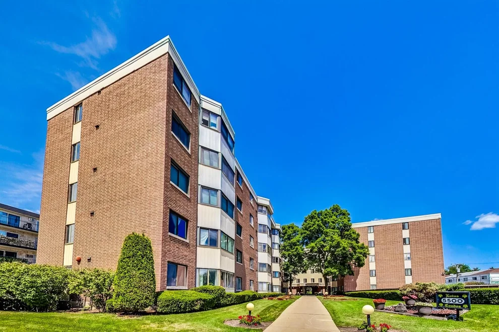 Unit for sale at 5500 Lincoln Avenue, Morton Grove, IL 60053