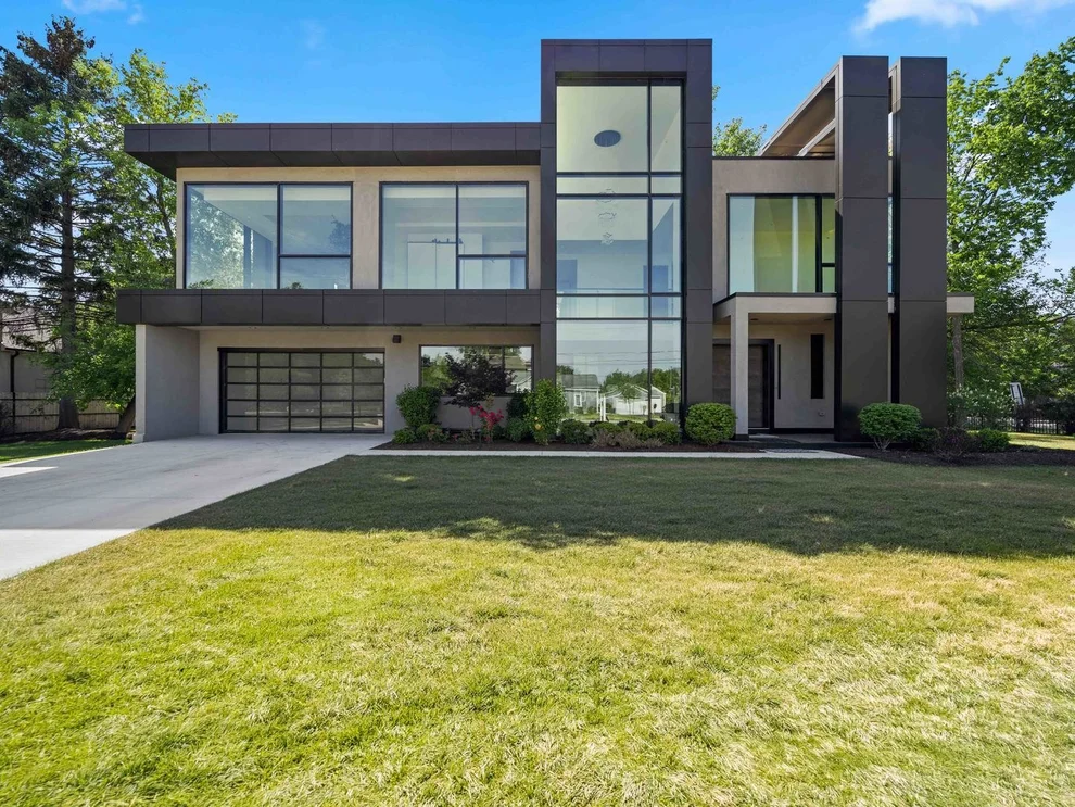 Unit for sale at 2010 Lavigne Lane, Northbrook, IL 60062