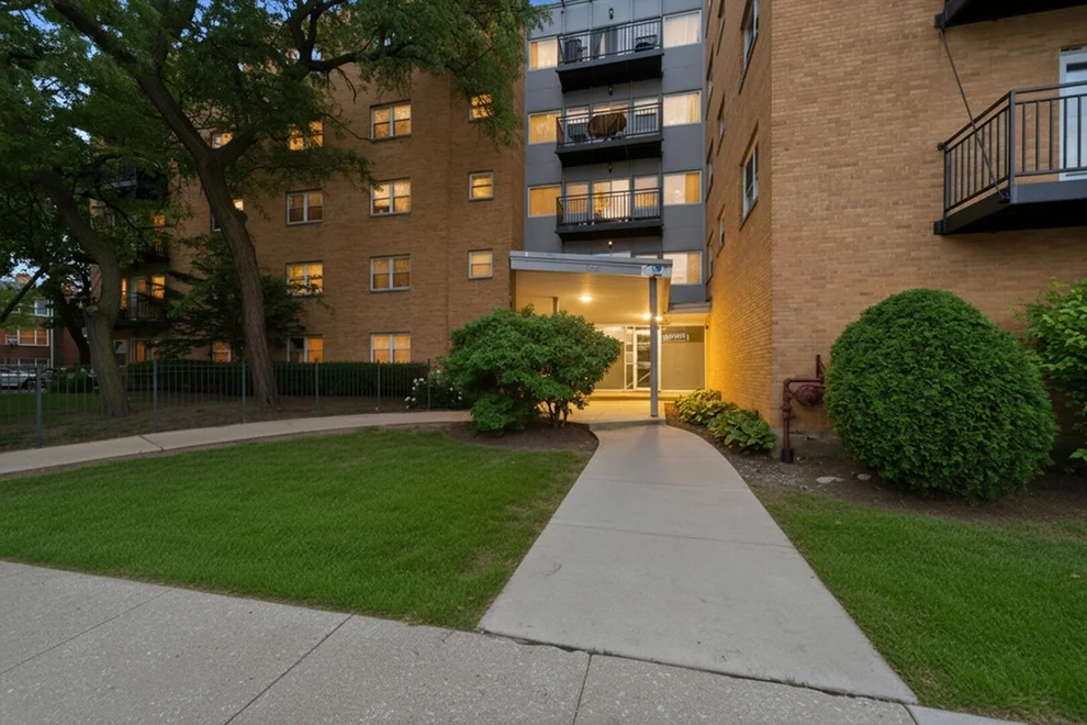 Unit for sale at 2501 W Bryn Mawr Avenue, Chicago, IL 60659