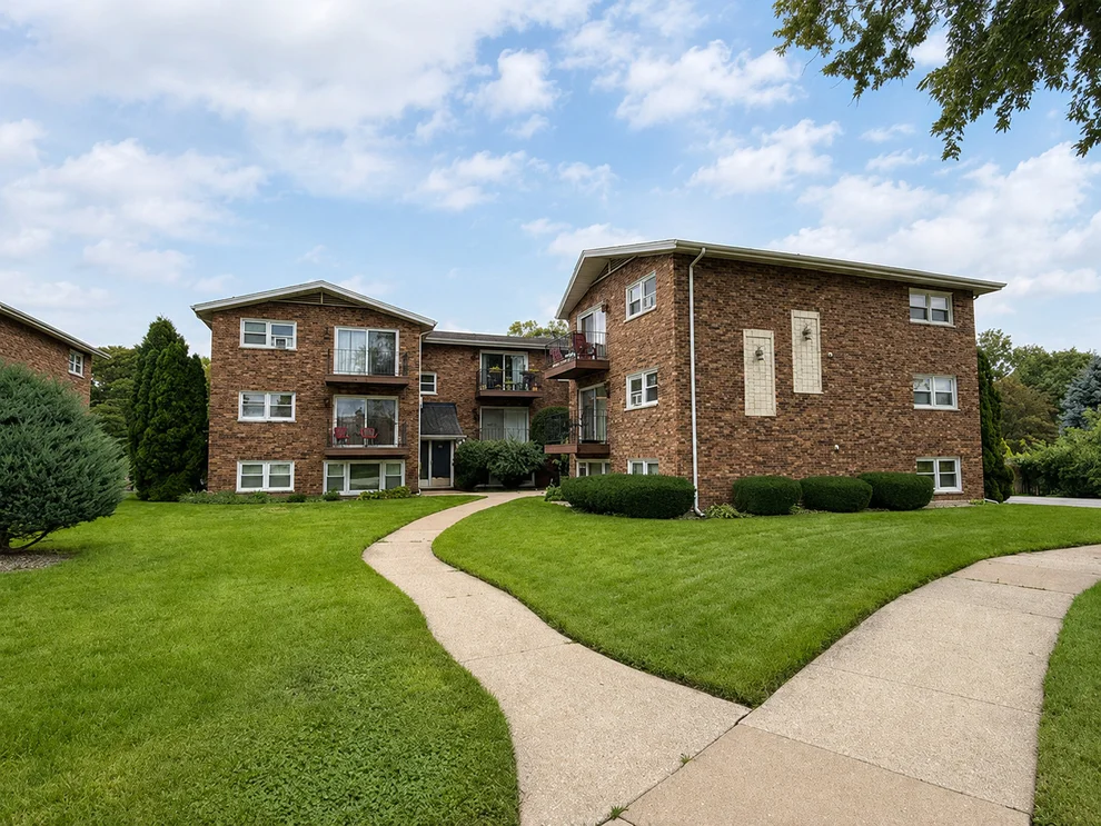 Unit for sale at 5629 6th Avenue, Countryside, IL 60525