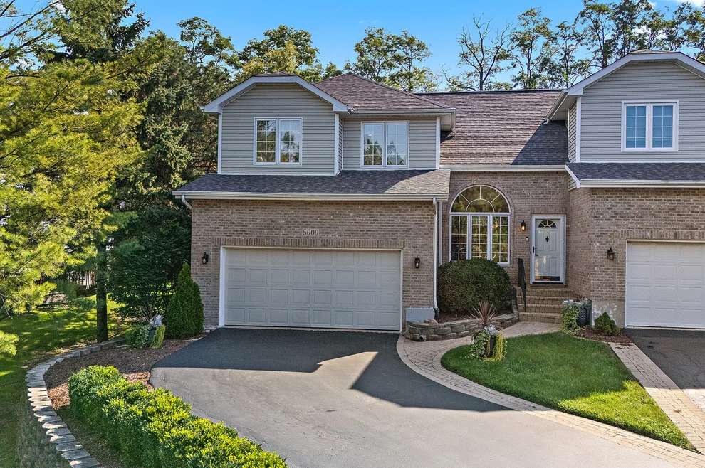 Unit for sale at 5000 Vernon Park Place, Lisle, IL 60532