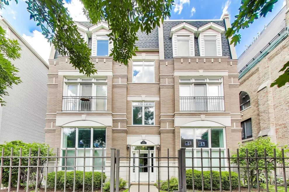 Unit for sale at 3111 N SEMINARY Avenue, Chicago, IL 60657