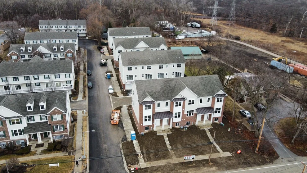 Unit for sale at 186 Lilah Court, Des Plaines, IL 60016