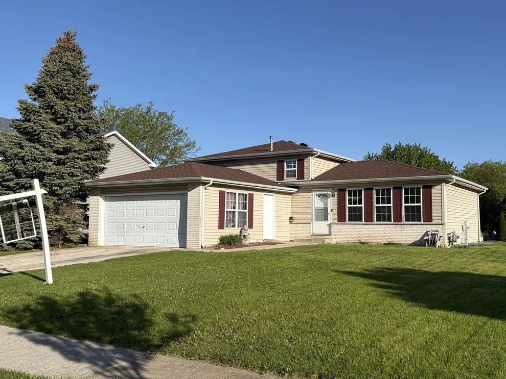 Unit for sale at 2 Beaver Creek Court, Bolingbrook, IL 60490