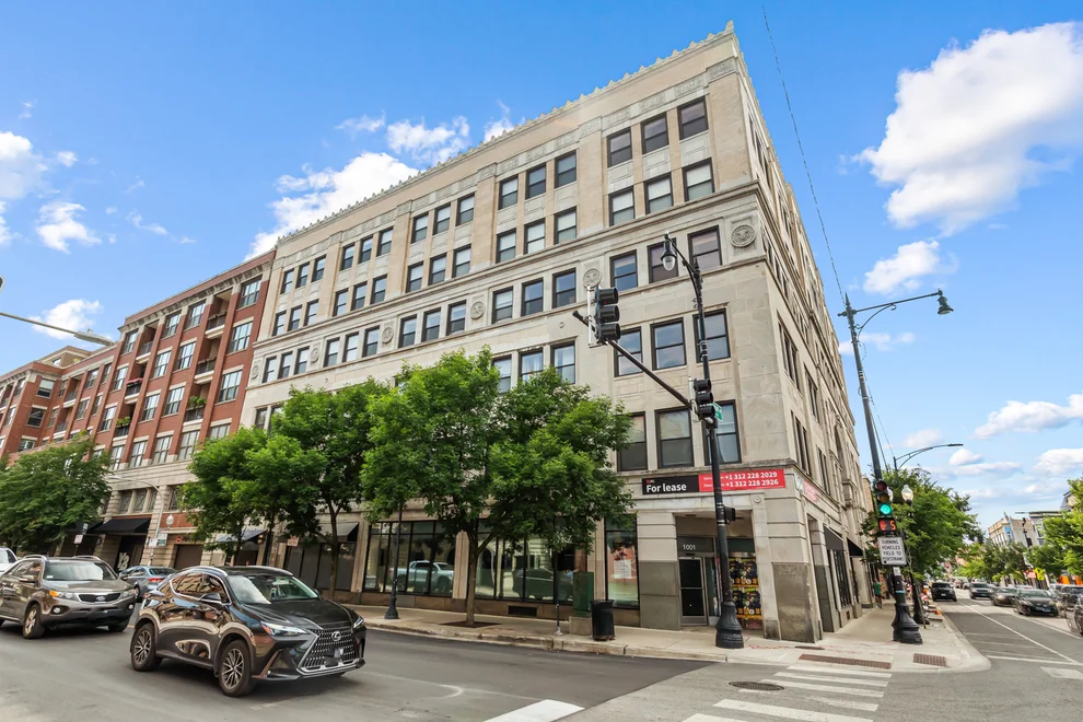 Unit for sale at 3150 N Sheffield Avenue, Chicago, IL 60657