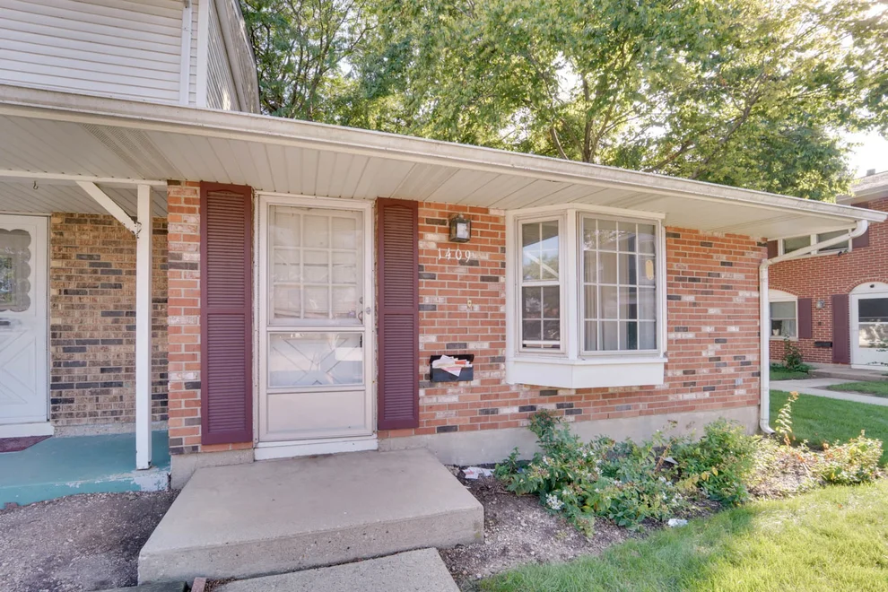 Unit for sale at 1409 Tinnerella Avenue, Streamwood, IL 60107