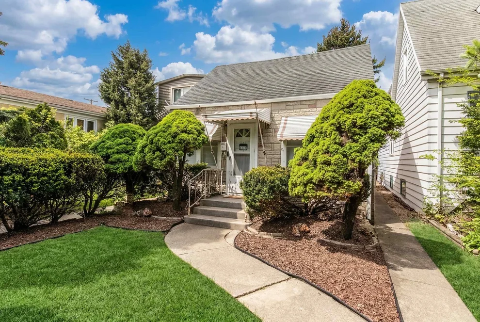 Unit for sale at 4438 N Narragansett Avenue, Harwood Heights, IL 60706