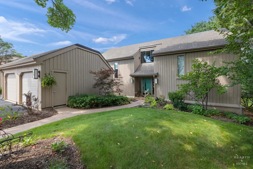 Unit for sale at 70 Cedar Ridge, Lake Barrington, IL 60010