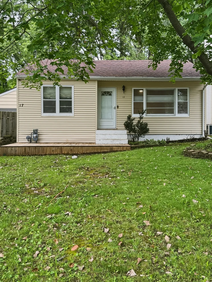 Unit for sale at 17 Indian Trail, Lake In The Hills, IL 60156