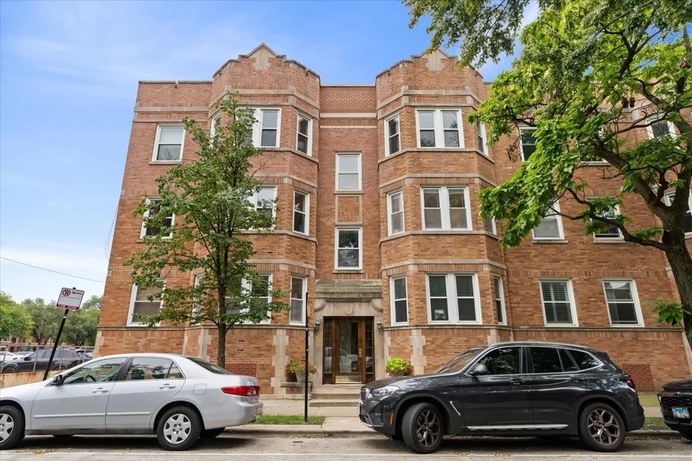 Unit for sale at 1725 W Winnemac Avenue, Chicago, IL 60640