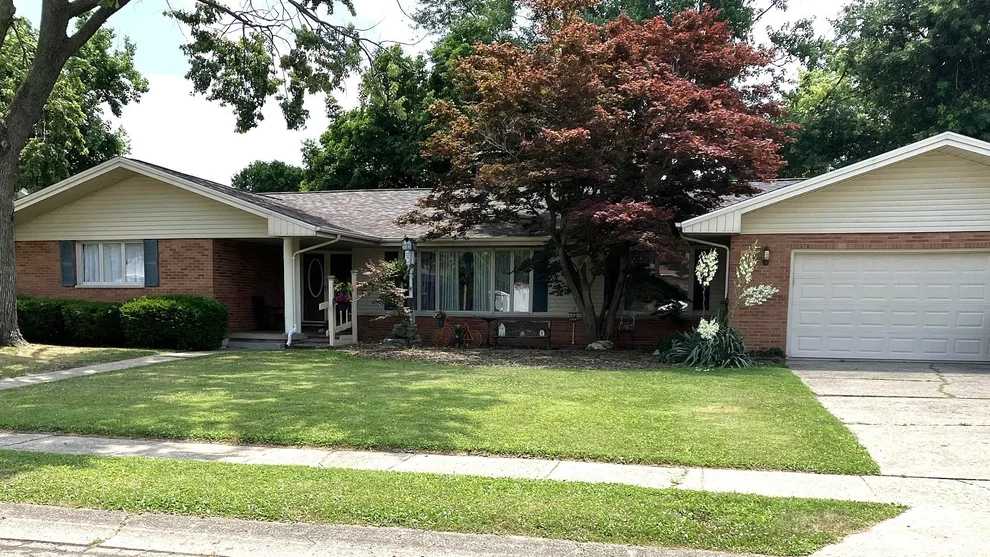 Unit for sale at 425 Crestmore Avenue, Mattoon, IL 61938