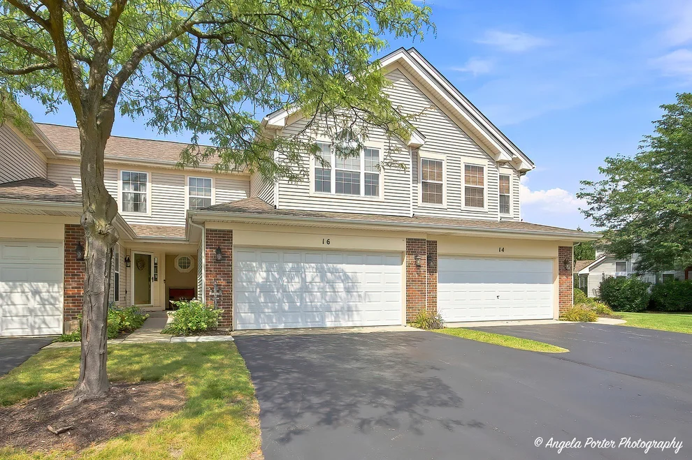 Unit for sale at 16 Cloverdale Court, Algonquin, IL 60102