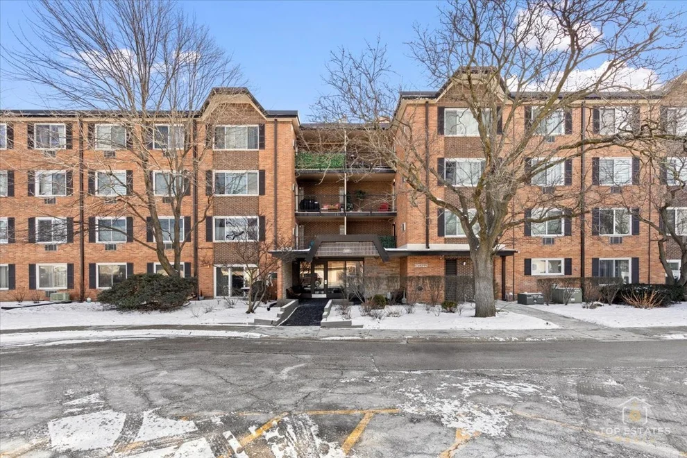 Unit for sale at 1107 S OLD WILKE Road, Arlington Heights, IL 60005