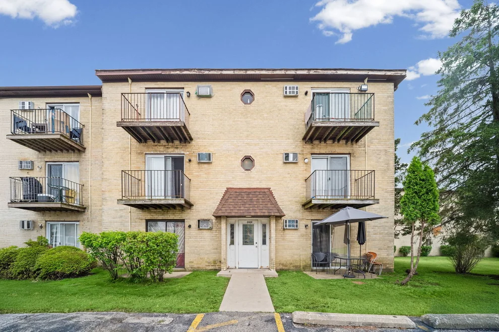 Unit for sale at 2429 Crystal Lane, Arlington Heights, IL 60004