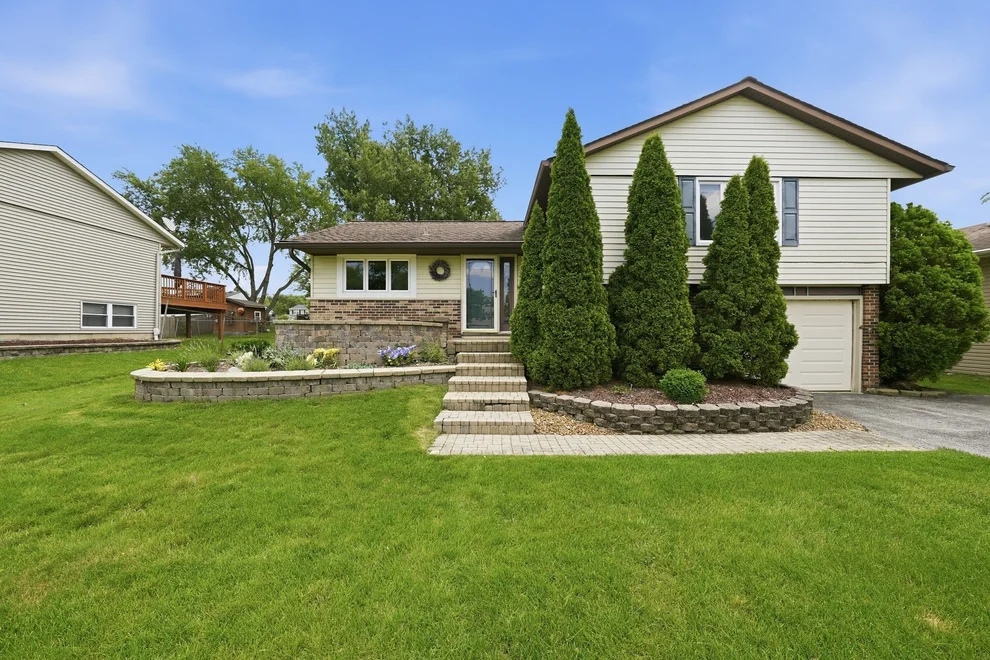 Unit for sale at 20823 S Acorn Ridge Drive, Frankfort, IL 60423