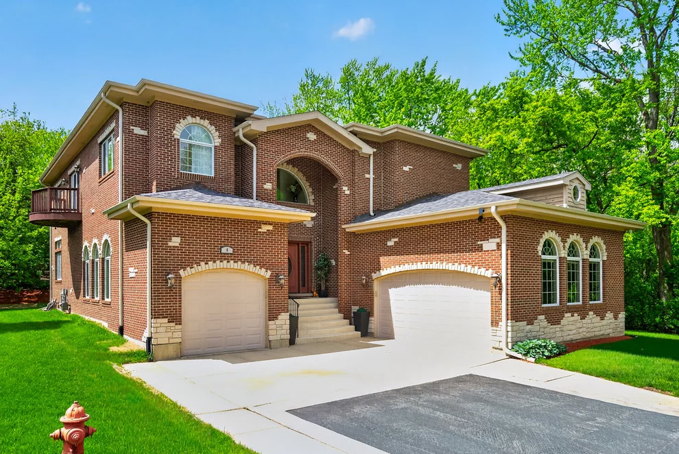 Unit for sale at 4 Dani Lane, Schaumburg, IL 60173