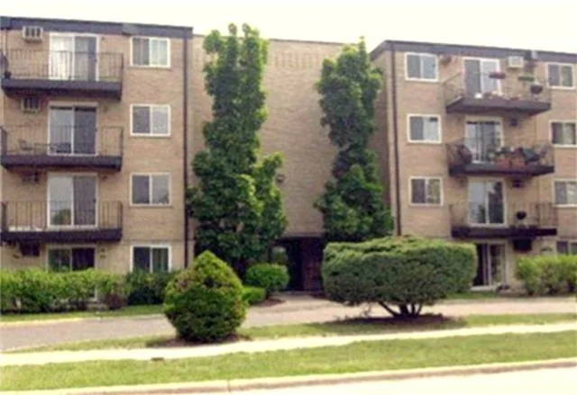 Unit for sale at 2515 E Olive Avenue, ARLINGTON HEIGHTS, IL 60004