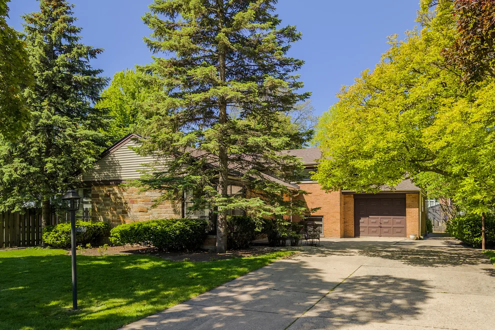 Unit for sale at 206 S See Gwun Avenue, Mount Prospect, IL 60056
