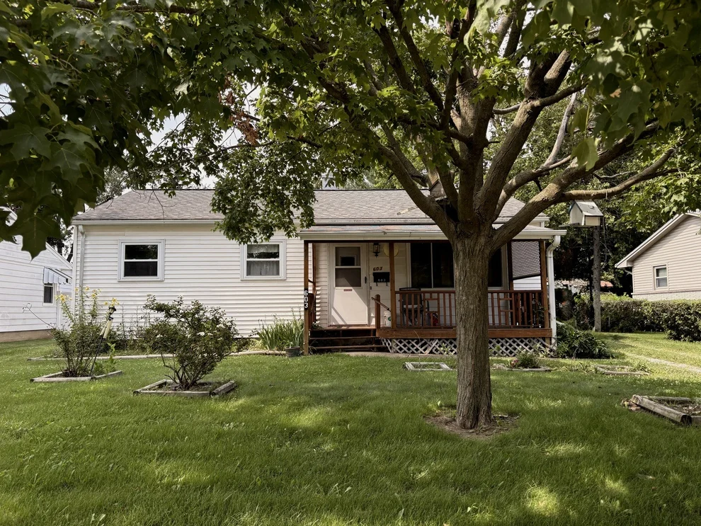 Unit for sale at 603 E Indiana Avenue, Pontiac, IL 61764