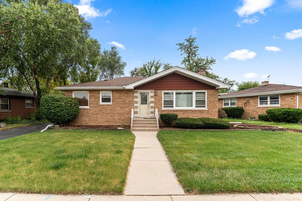 Unit for sale at 913 E 162nd Place, South Holland, IL 60473