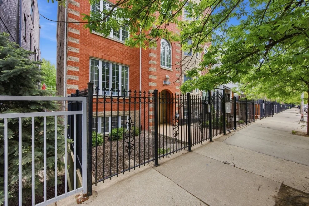 Unit for sale at 1333 N Bosworth Avenue, Chicago, IL 60642