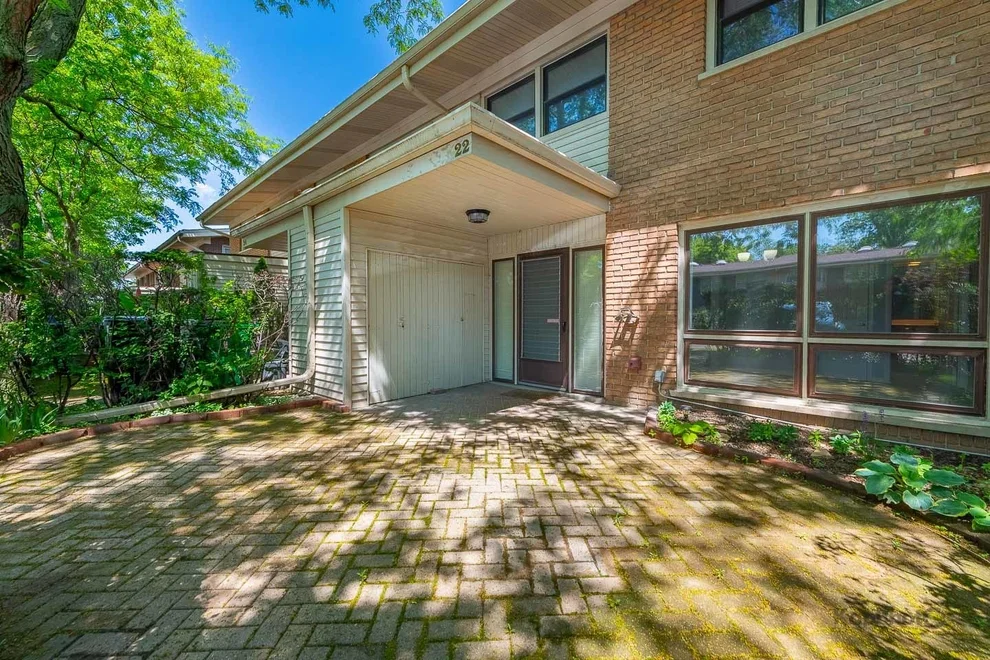 Unit for sale at 22 N DEE Road, Park Ridge, IL 60068