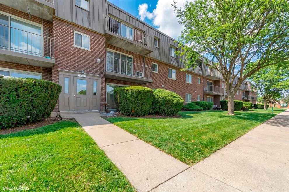 Unit for sale at 586 FAIRWAY VIEW Drive, Wheeling, IL 60090