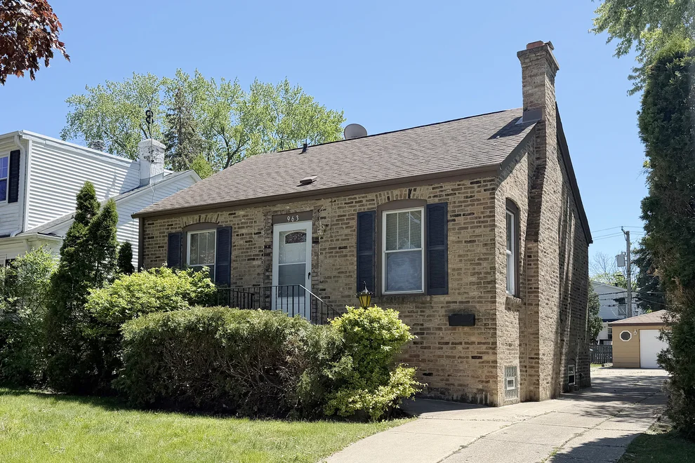 Unit for sale at 963 E Prairie Street, Des Plaines, IL 60016