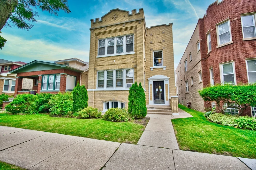 Unit for sale at 6609 N Artesian Avenue, Chicago, IL 60645